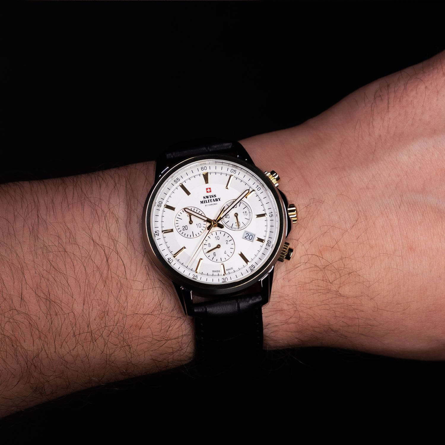 Swiss Military by Chrono Swiss Military by Chrono SM34052.12 кварцевые мужские часы часы крупный план белый циферблата