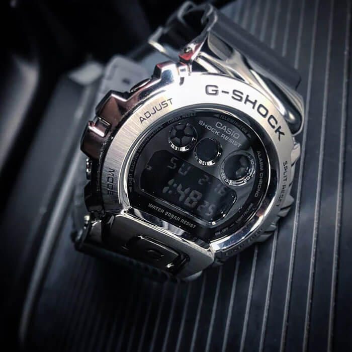 Casio GM-6900-1ER мужские часы застежка крупным планом