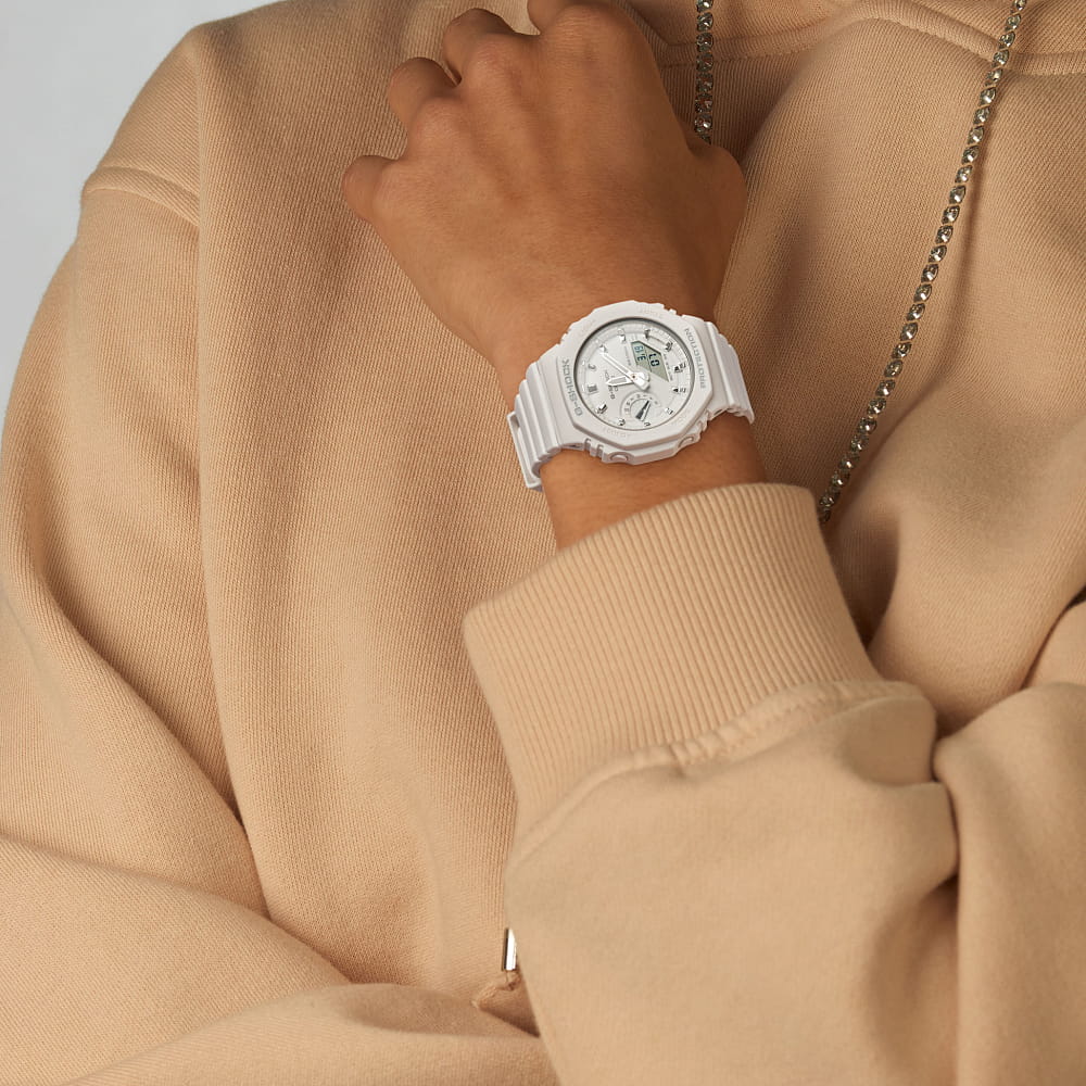 Casio Casio G-Shock GMA-S2100-7A , наручные женские часы фото под углом