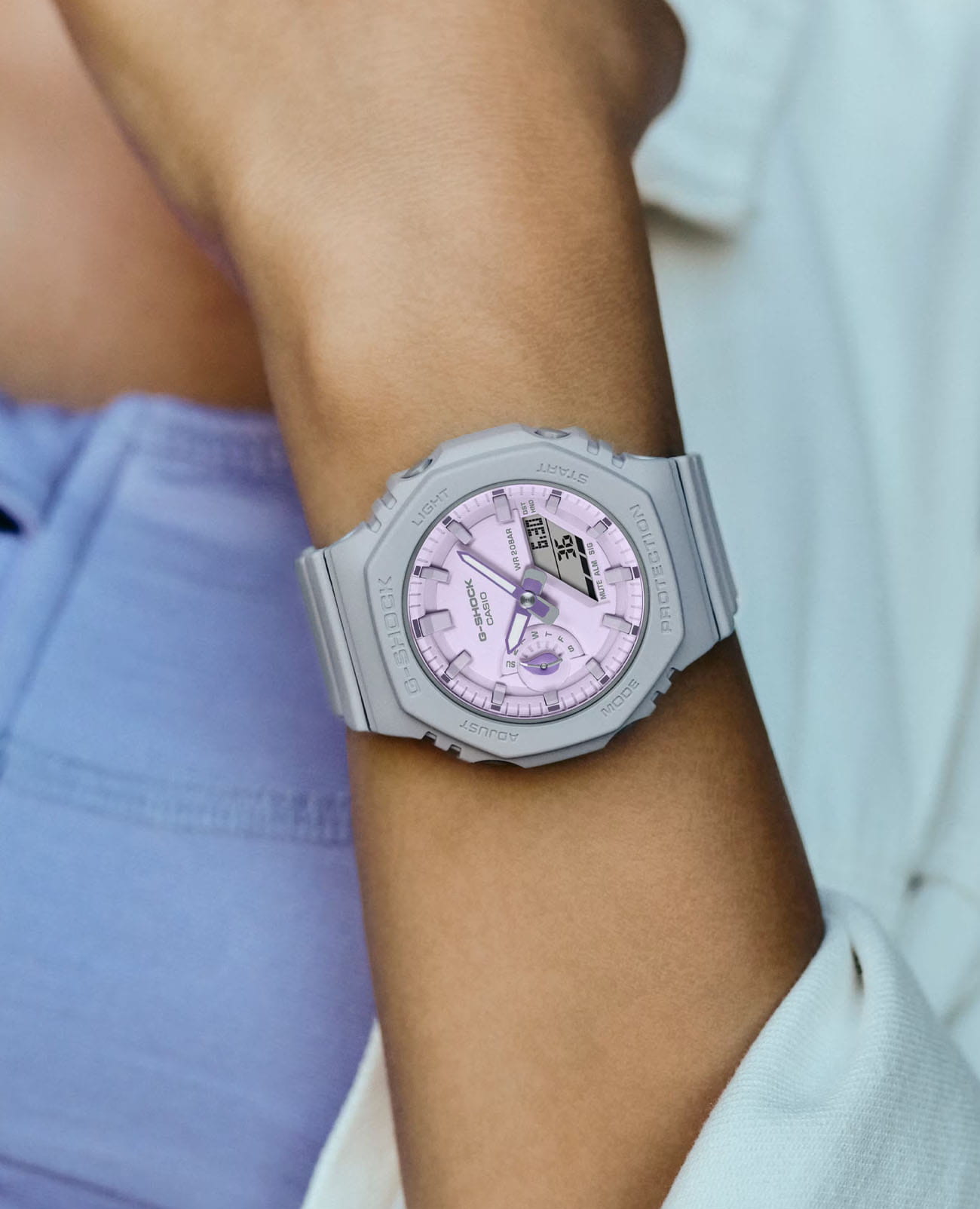Casio Casio G-Shock GMA-S2100NC-8A , наручные женские часы фото под углом