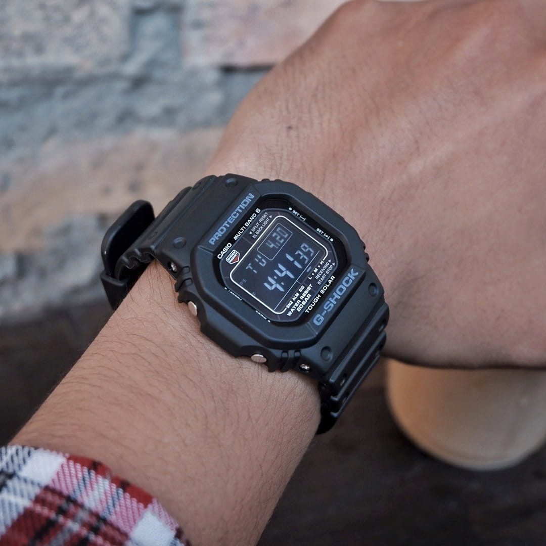 Casio Casio G-Shock GW-M5610U-1B, g-shock япония мужские часы на браслете полимер боковой вид