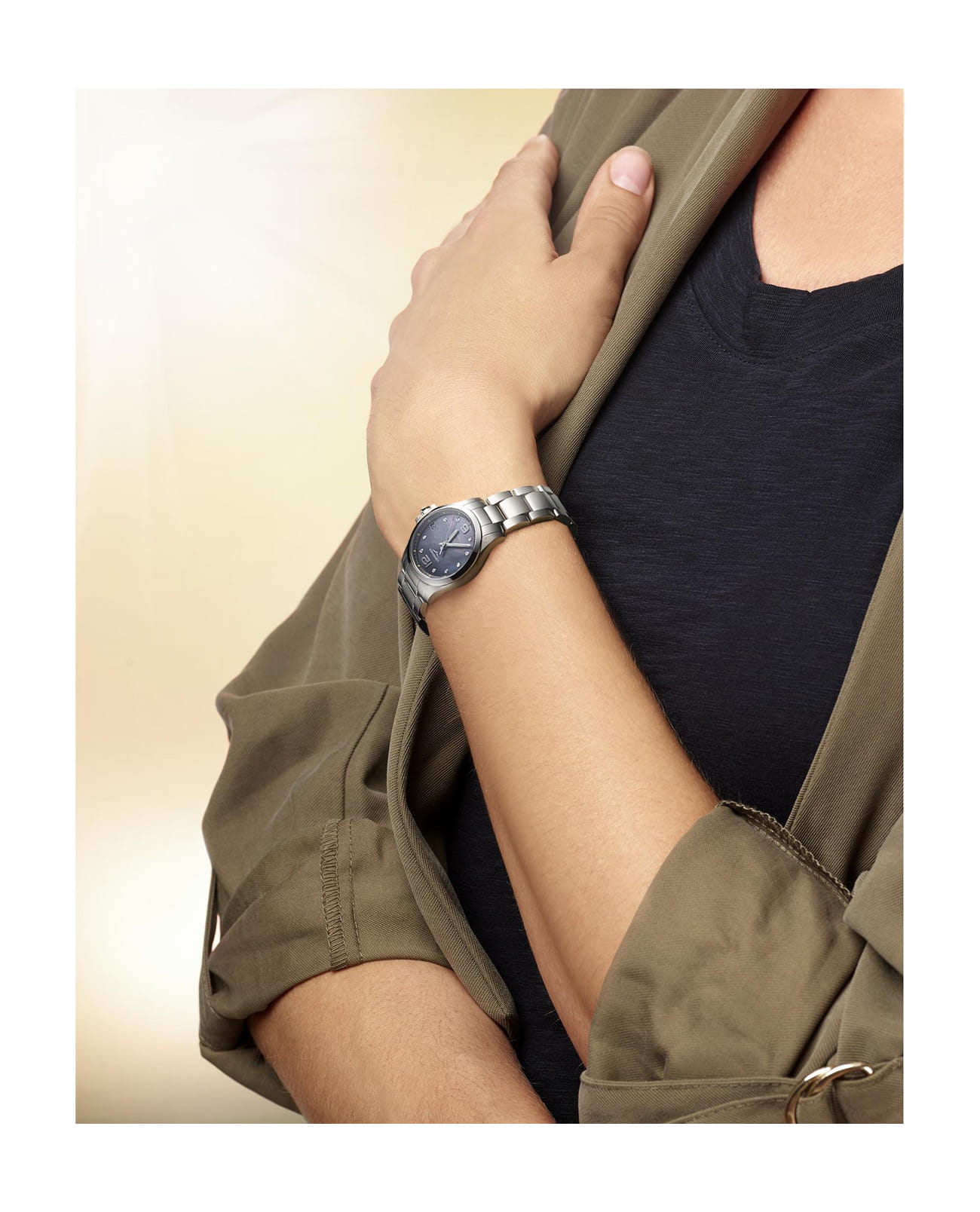 Longines Longines Conquest V.H.P. L3.316.4.88.6 , наручные женские часы фото под углом