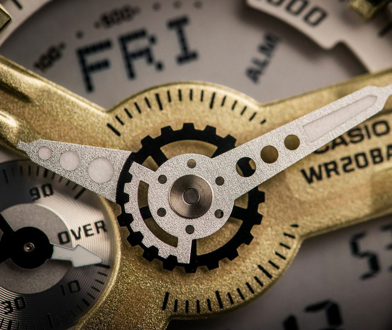 Casio GMA-S110GS-8A женские часы застежка крупным планом