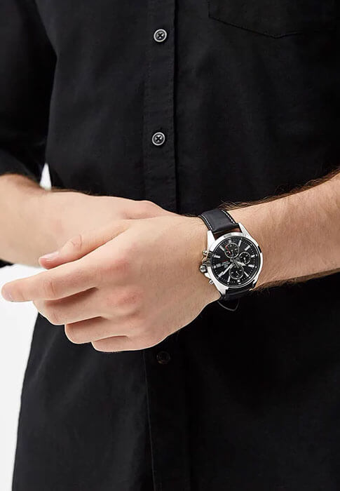 Casio Casio Edifice EFV-560L-1A EFV, наручные мужские часы фото под углом