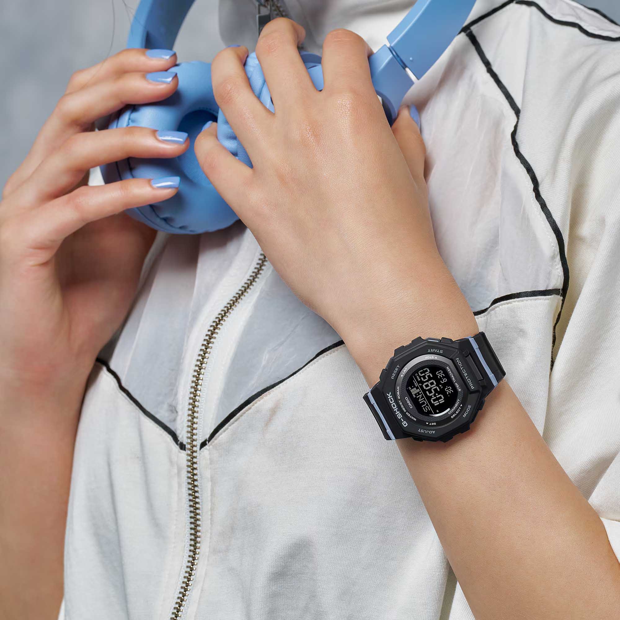 Casio Casio G-Shock GMD-B300-1DR (GMD-B300-1) , наручные женские часы фото под углом