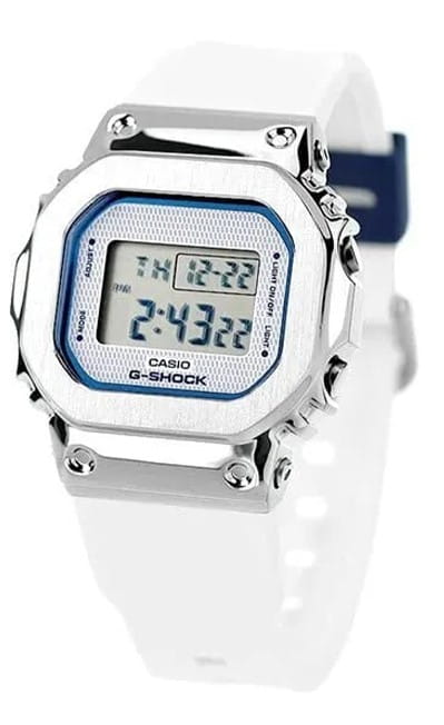Casio Casio G-Shock GM-S5600LC-7DR (GM-S5600LC-7) электронные женские часы часы крупный план серебристый циферблата