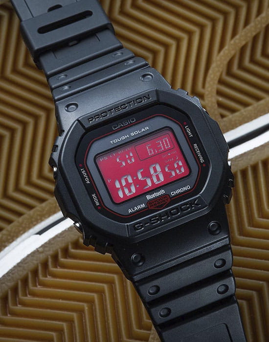 Casio Casio G-Shock GW-B5600AR-1 , наручные мужские часы фото под углом