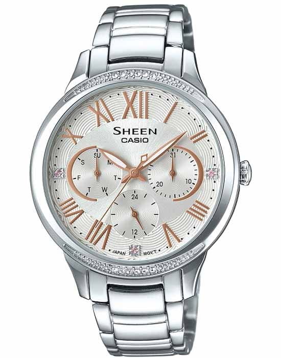 Casio Casio Sheen SHE-3058D-7A  SHE-3058D-7A кварцевые женские часы серебристый циферблат, браслет 18-каратное желтое золото — вид спереди