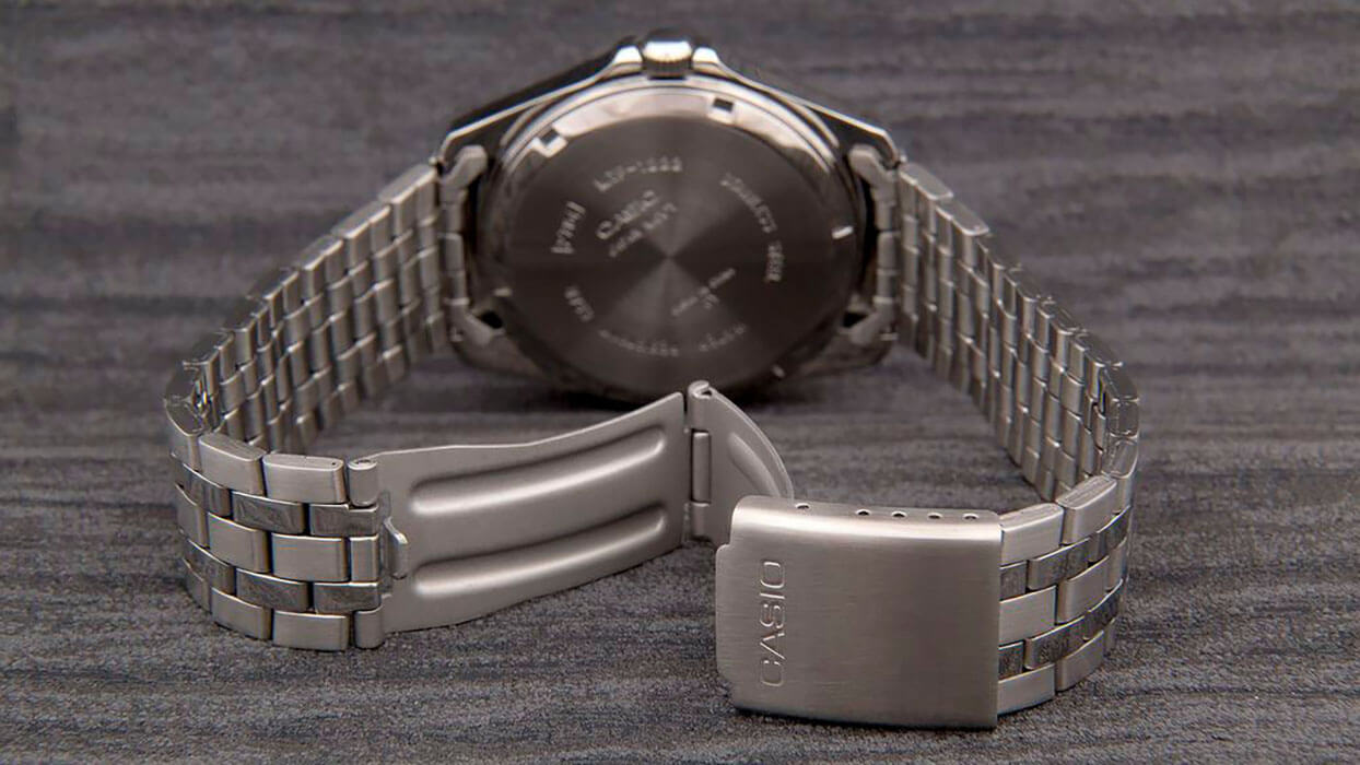 Casio Casio MTP-1222A-7B мужские часы белый циферблат на запястье