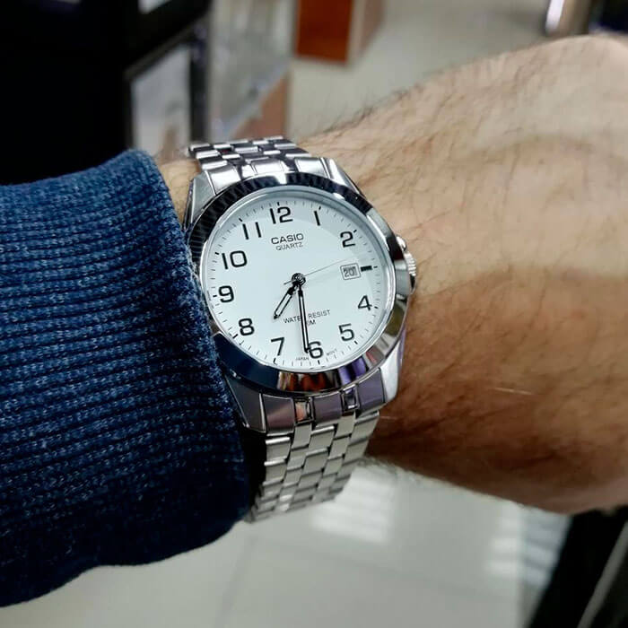 Casio Casio MTP-1222A-7B кварцевые мужские часы часы крупный план белый циферблата