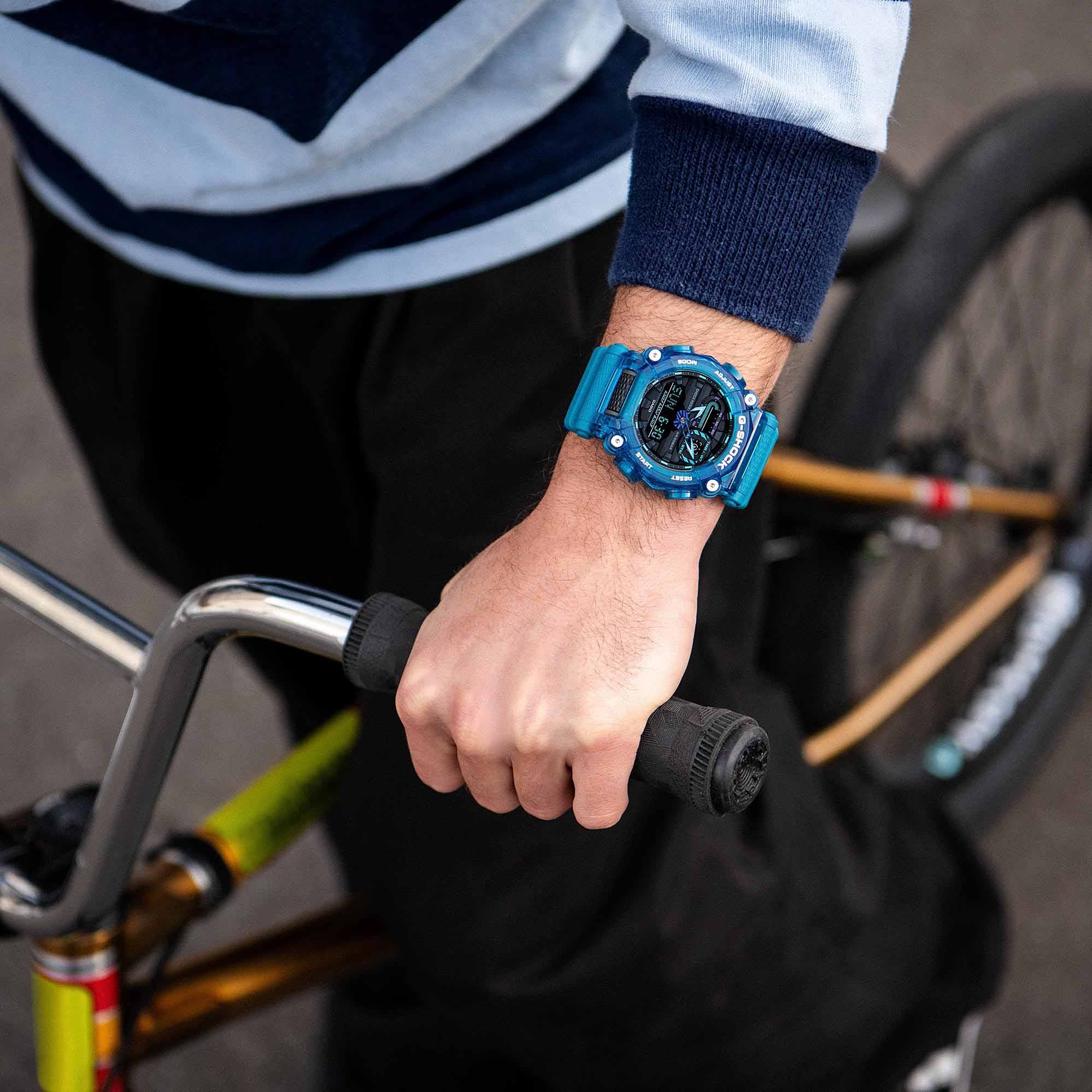 Casio Casio G-Shock GA-900SKL-2A, g-shock япония мужские часы на браслете полимер боковой вид