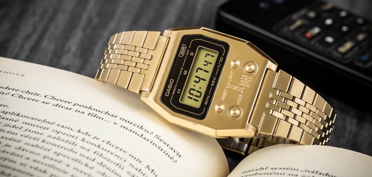 Casio Casio Vintage A1100G-5EF, vintage япония мужские часы на браслете нержавеющая сталь с ip-покрытием боковой вид